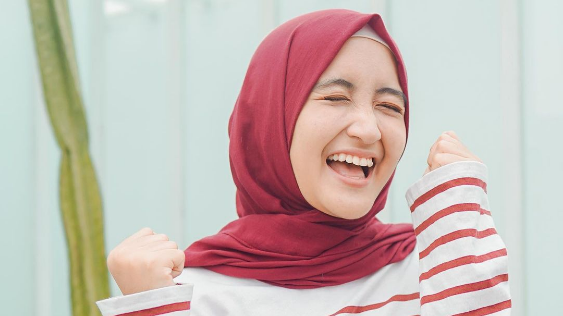 Pesona Arafah Rianti, komika yang kerap dijodoh-jodohkan dengan Bintang Emon. (Instagram/arafahrianti)