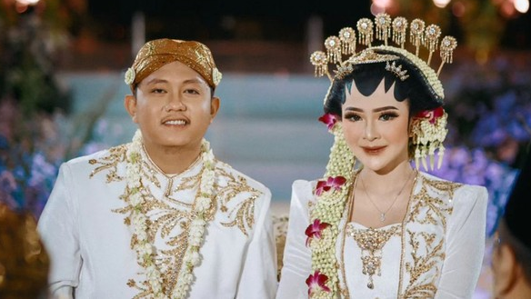 Denny - Bella lestarikan budaya adat Jawa (instagram.com/bellabonita_r.a)