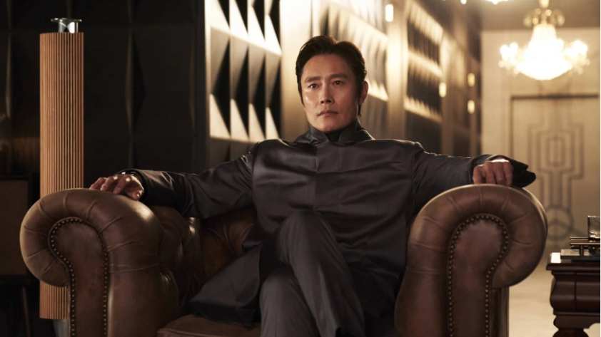 Lee Byung Hun dalam potongan serial netflix Squid Game 2 [Hancinema]