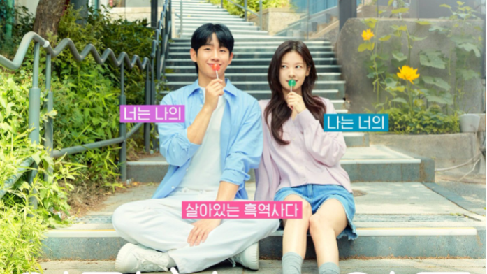 Jung Hae In dan Jung So Min dalam poster drama Love Next Door [Hancinema]