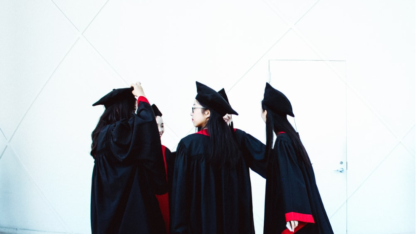 Korea University Graduation Gown. [unsplash.com]