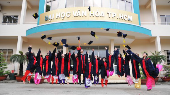 Ho Chi Minh City University Graduation. [easyuni.co.id]