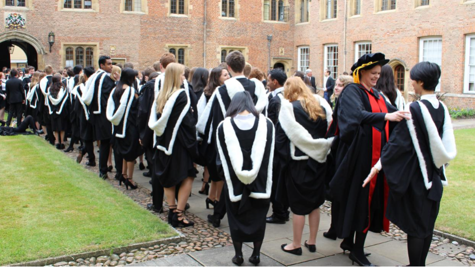 Cambridge University Graduation. [magd.cam.ac.uk]