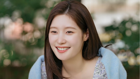 Jung Chaeyeon (Soompi)