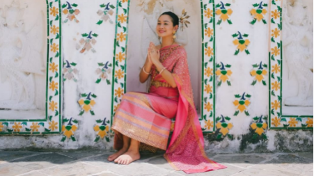 Potret Andien Aisyah Pakai Baju Tradisional Thailand. (Instagram/andienaisyah)