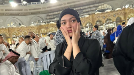 Potret Naura Ayu Umrah di Tahun Baru.