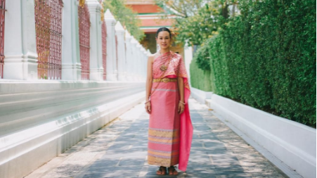 Potret Andien Aisyah Pakai Baju Tradisional Thailand. (Instagram/andienaisyah)