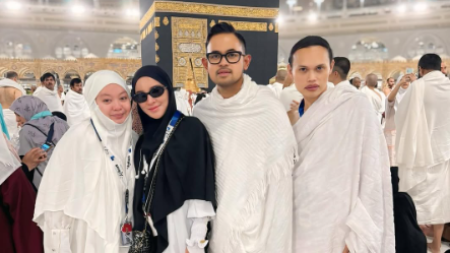 Potret Wanda Hara Umrah.