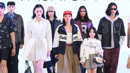 Potret Gempi Debut di Runway Fashion Show.