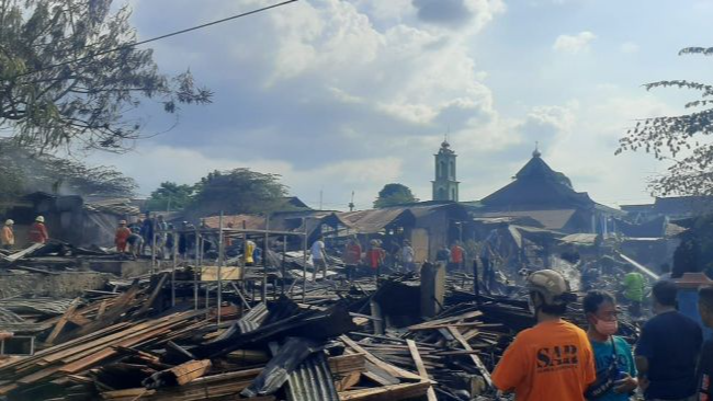 Pasar Mebel Gilingan Terbakar: Kejadian Diperkirakan Pukul 14.00, Sumber Kebakaran Belum Diketahui. [Dok PMI Kota Surakarta]