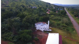 Masjid Ivan Gunawan di tengah kawasan hijau Uganda (Instagram)