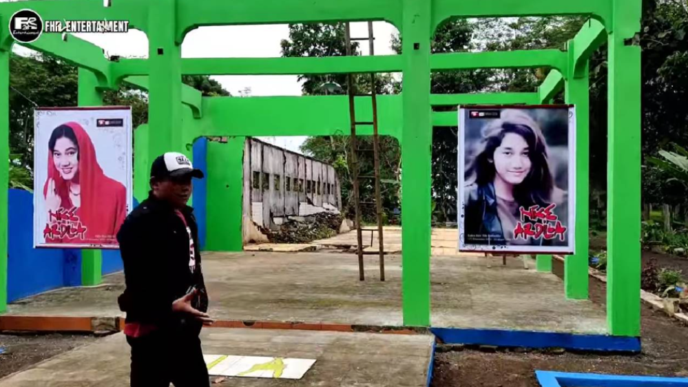 Potret Makam Nike Ardilla (YouTube/FHR21 Entertaiment)