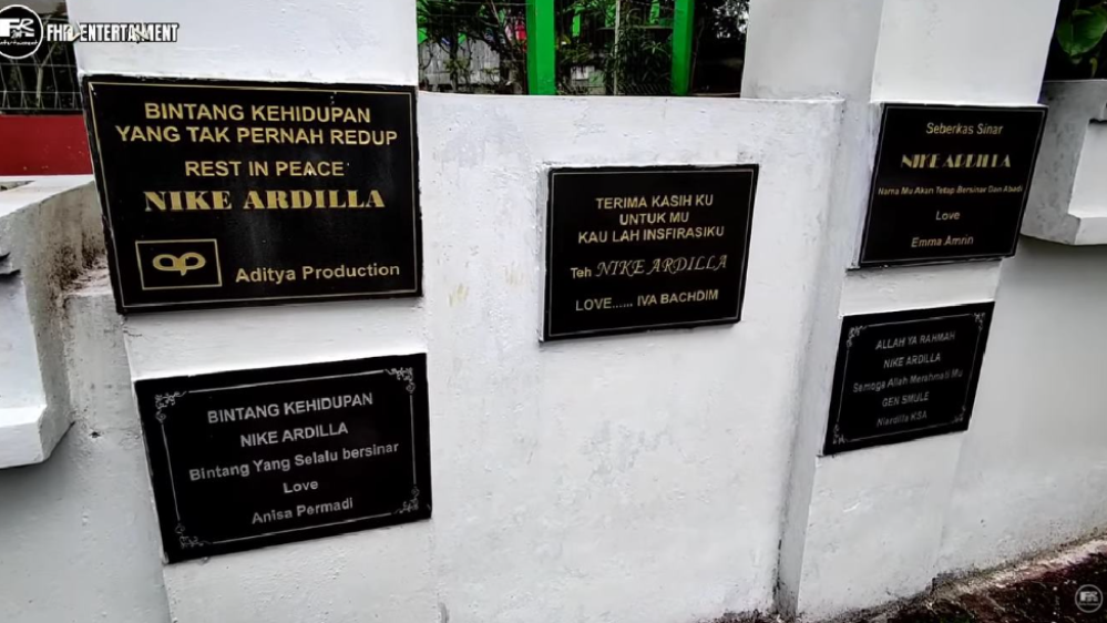 Potret Makam Nike Ardilla (YouTube/FHR21 Entertaiment)