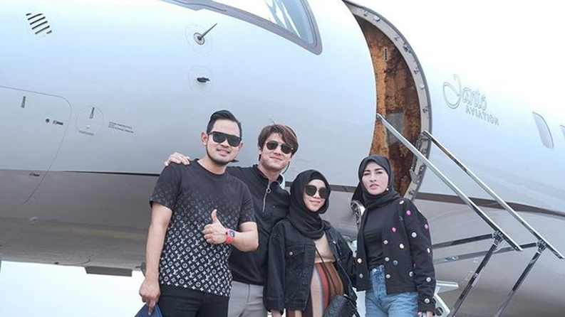 Momen Seleb Naik Jet Pribadi Gilang Juragan 99 (Instagram/@juragan_99)