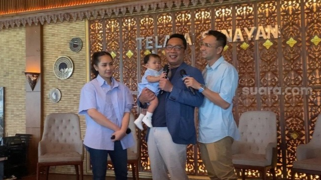 Raffi Ahmad dan Nagita Slavina usai makan siang bersama Ridwan Kamil di kawasan Senayan, Jakarta Pusat, Minggu (3/11/2024). [Suara.com/Tiara Rosana]