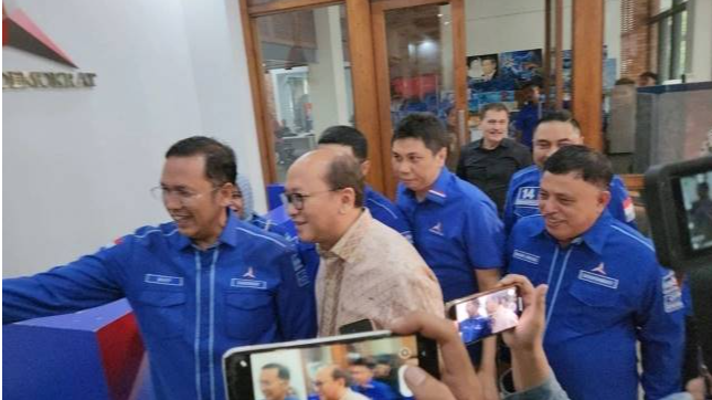 Wakil Menteri Badan Usaha Milik Negara (BUMN) Rosan Roeslani menyambangi Kantor DPP Partai Demokrat, Selasa (24/10/2023). [Suara.com/Fakhri]