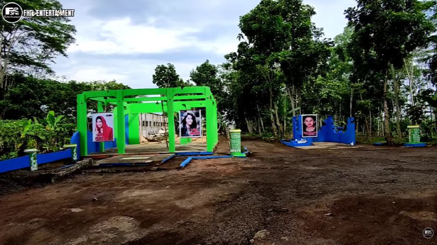 Potret Makam Nike Ardilla (YouTube/FHR21 Entertaiment)