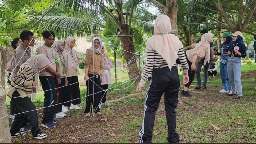 Gambar Sesi Games Spider Web (Doc.Pribadi/Vyona Fitri Subroto)